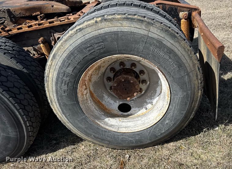 image for item EG6190 1996 International 9300 Eagle semi truck