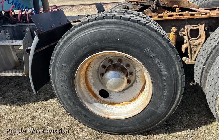 image for item EG6190 1996 International 9300 Eagle semi truck