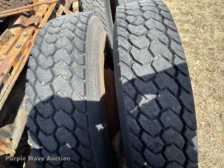 image for item EG6190 1996 International 9300 Eagle semi truck