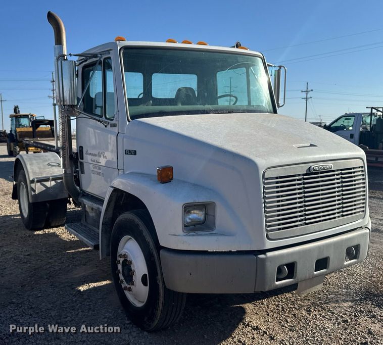 image for item EG6268 2003 Freightliner FL70 semi truck