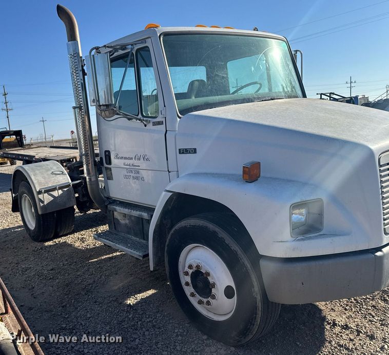 image for item EG6268 2003 Freightliner FL70 semi truck