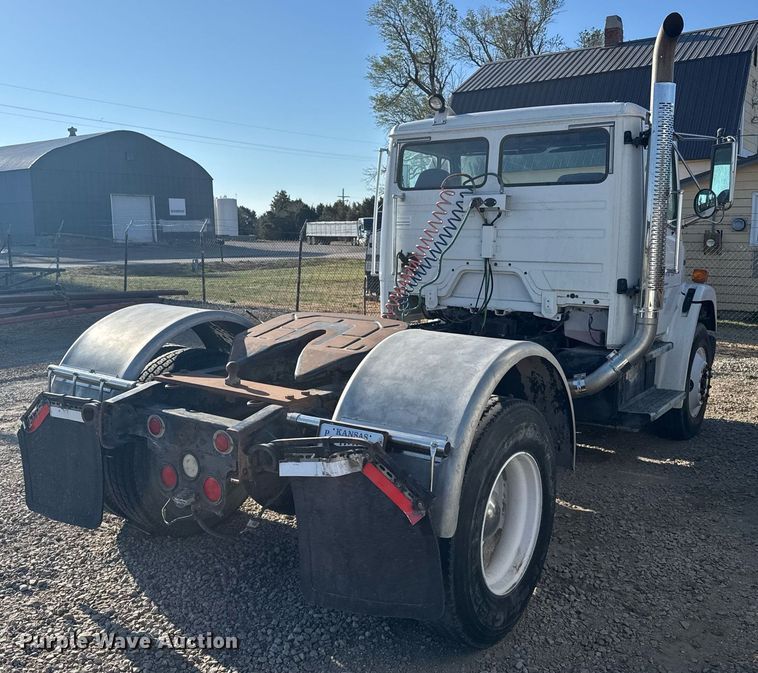 image for item EG6268 2003 Freightliner FL70 semi truck