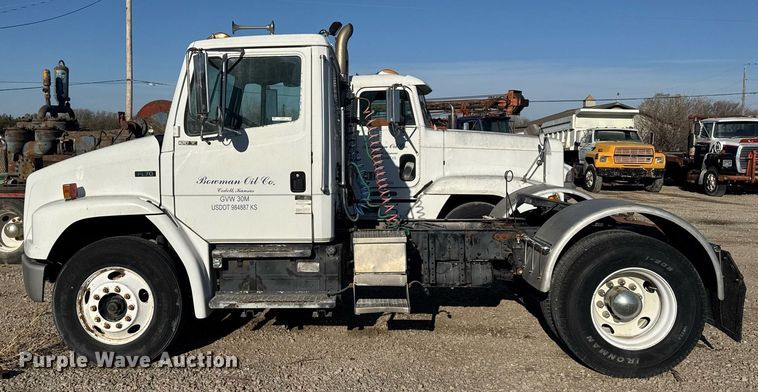 image for item EG6268 2003 Freightliner FL70 semi truck