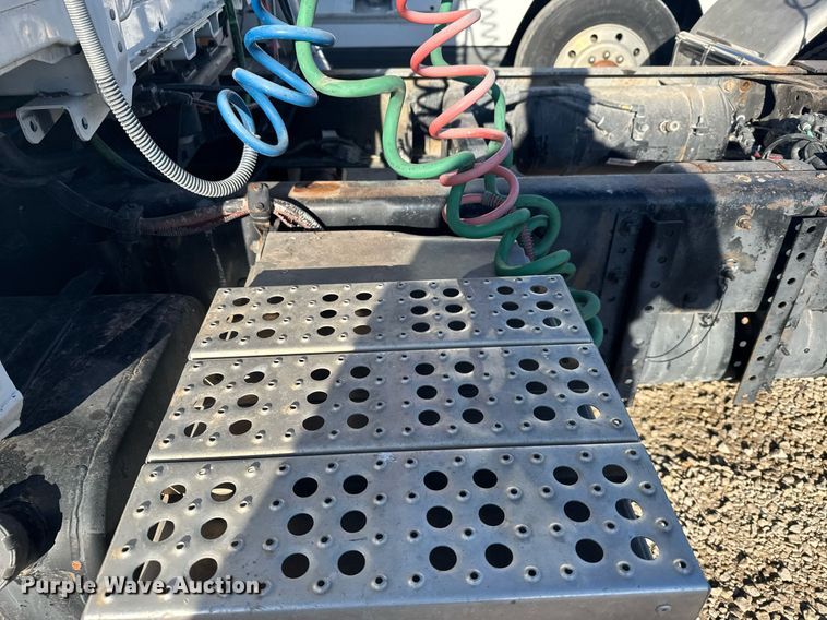 image for item EG6268 2003 Freightliner FL70 semi truck