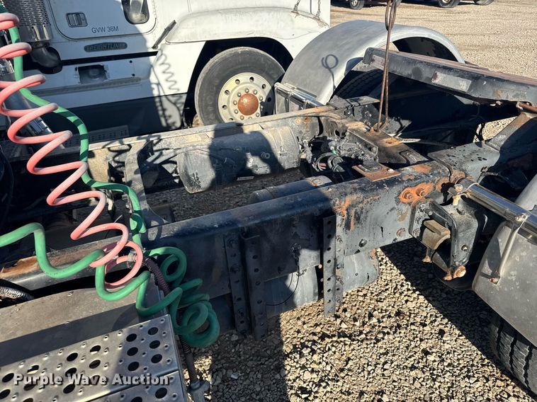 image for item EG6268 2003 Freightliner FL70 semi truck