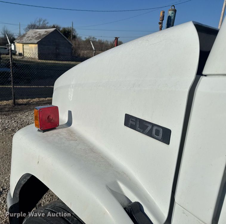 image for item EG6268 2003 Freightliner FL70 semi truck