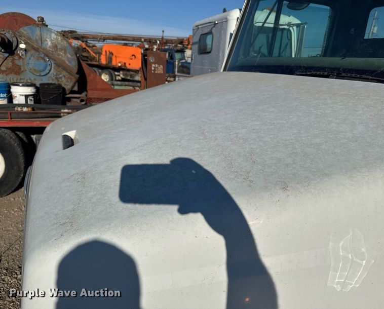 image for item EG6268 2003 Freightliner FL70 semi truck