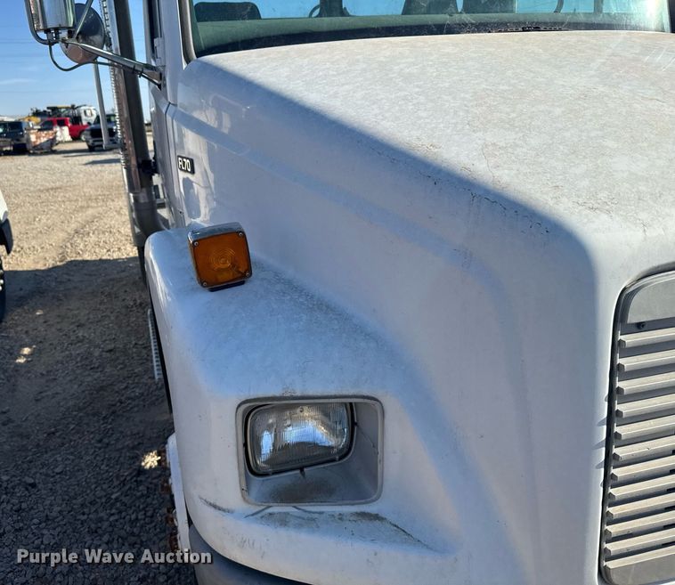 image for item EG6268 2003 Freightliner FL70 semi truck