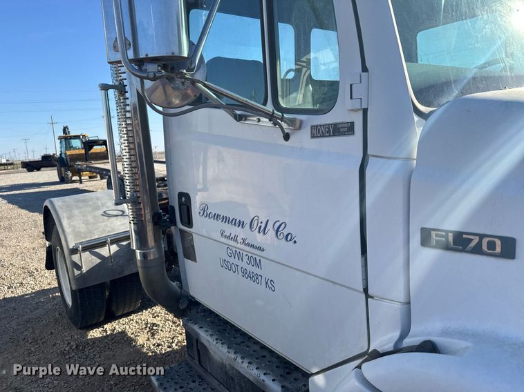 image for item EG6268 2003 Freightliner FL70 semi truck