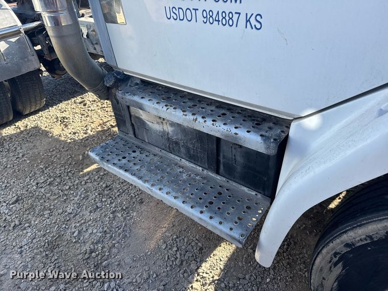 image for item EG6268 2003 Freightliner FL70 semi truck