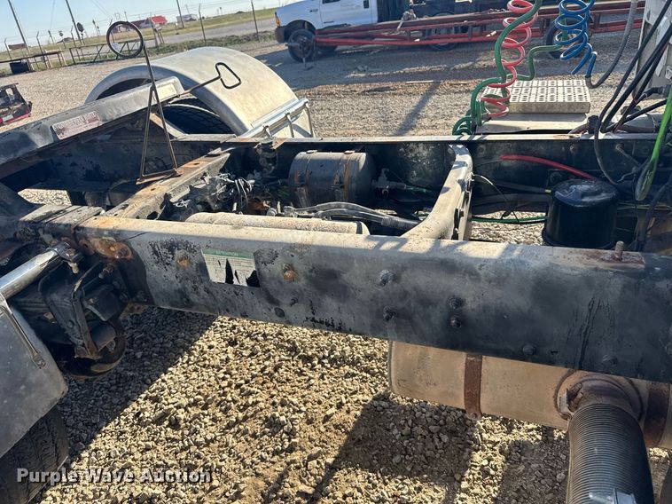 image for item EG6268 2003 Freightliner FL70 semi truck