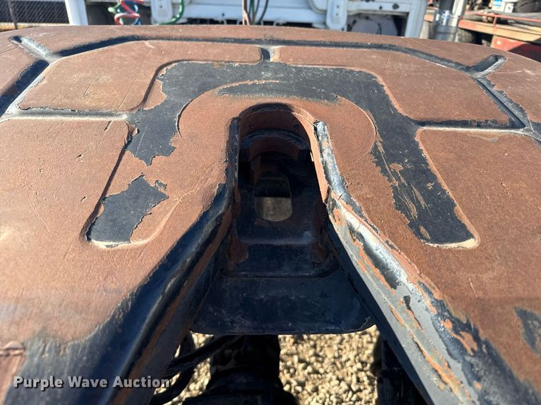 image for item EG6268 2003 Freightliner FL70 semi truck