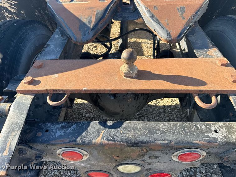 image for item EG6268 2003 Freightliner FL70 semi truck