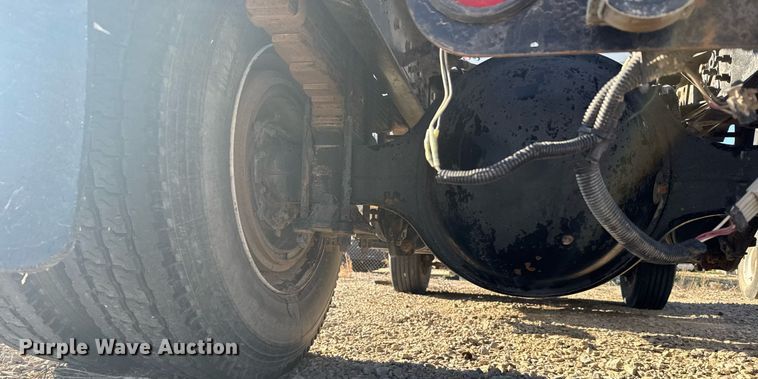 image for item EG6268 2003 Freightliner FL70 semi truck