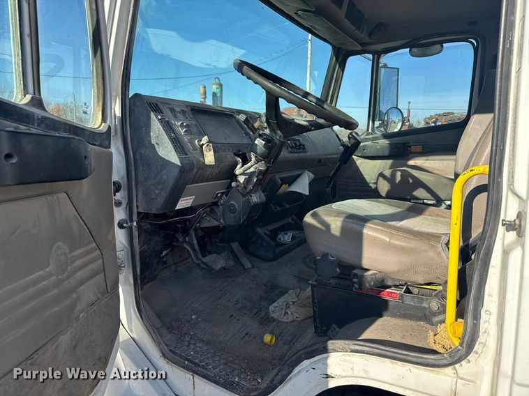 image for item EG6268 2003 Freightliner FL70 semi truck