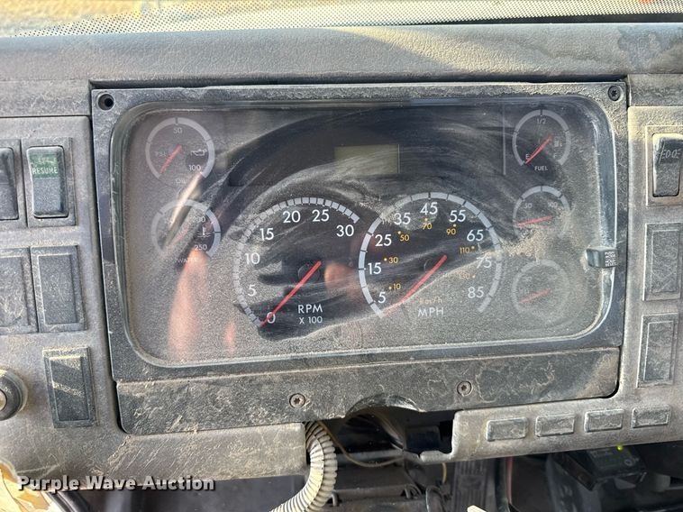 image for item EG6268 2003 Freightliner FL70 semi truck