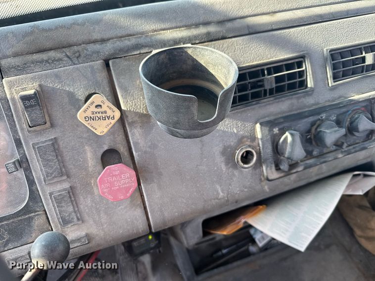 image for item EG6268 2003 Freightliner FL70 semi truck