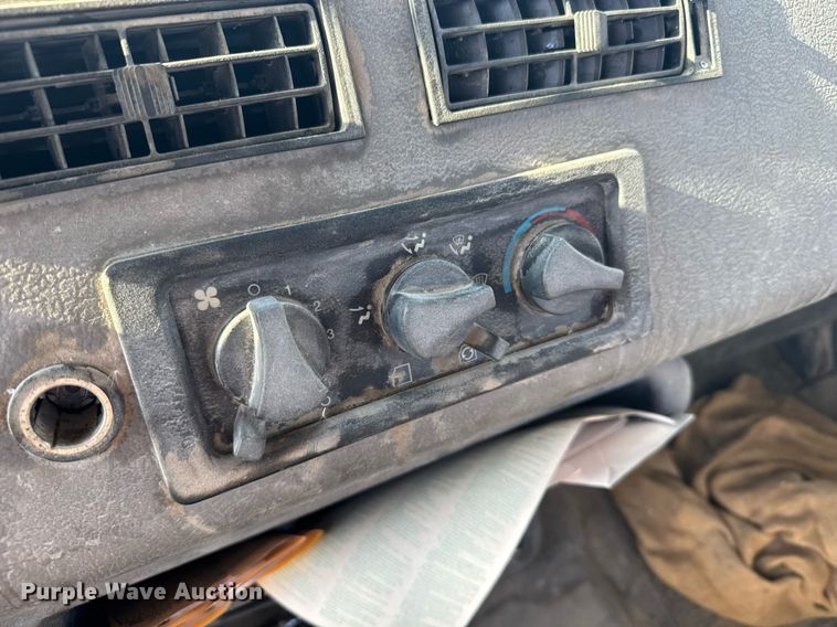 image for item EG6268 2003 Freightliner FL70 semi truck