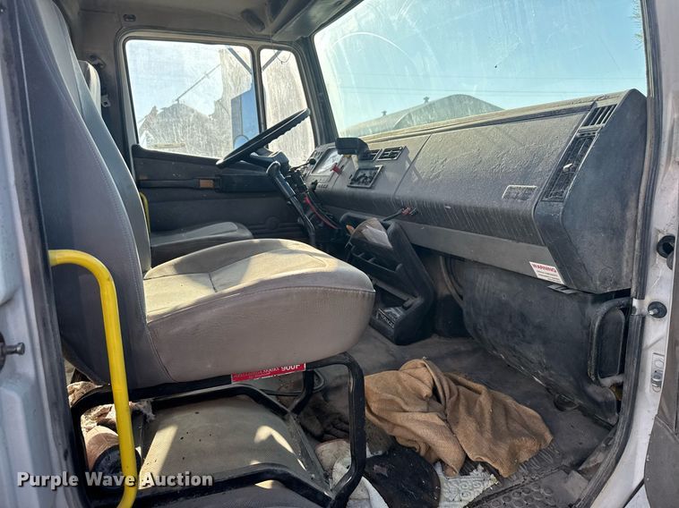 image for item EG6268 2003 Freightliner FL70 semi truck