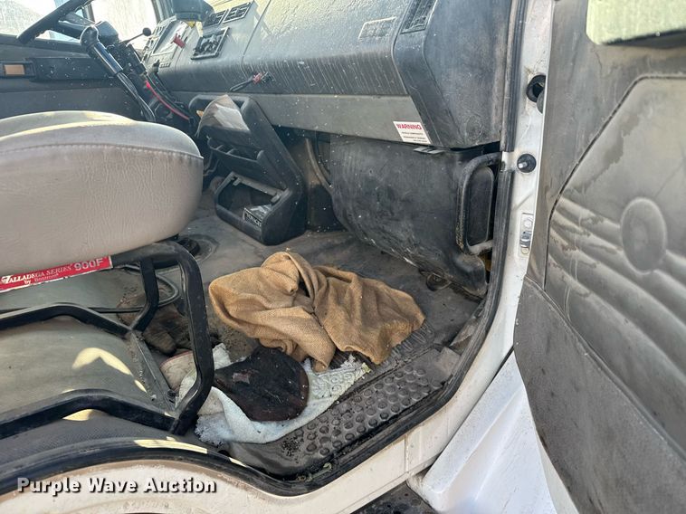 image for item EG6268 2003 Freightliner FL70 semi truck