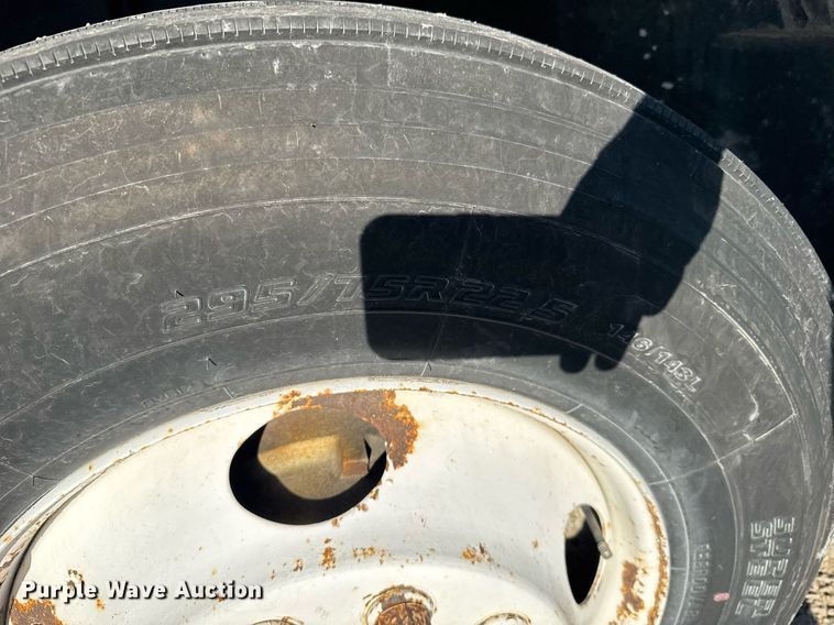 image for item EG6268 2003 Freightliner FL70 semi truck