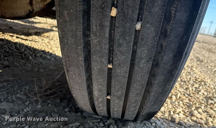 image for item EG6268 2003 Freightliner FL70 semi truck