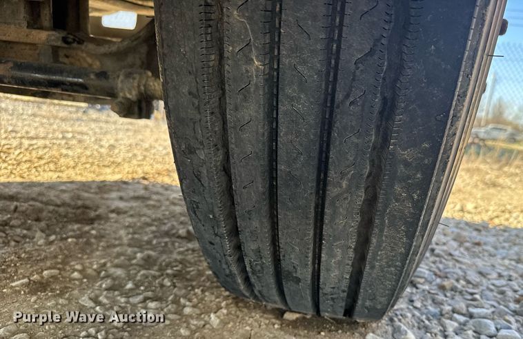 image for item EG6268 2003 Freightliner FL70 semi truck