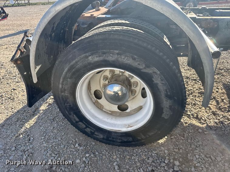 image for item EG6268 2003 Freightliner FL70 semi truck