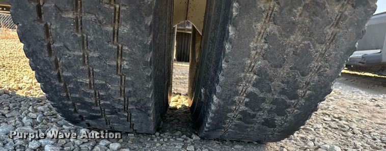 image for item EG6268 2003 Freightliner FL70 semi truck