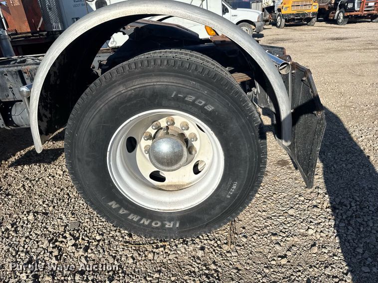 image for item EG6268 2003 Freightliner FL70 semi truck