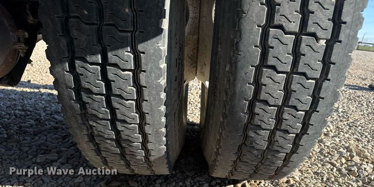 image for item EG6268 2003 Freightliner FL70 semi truck