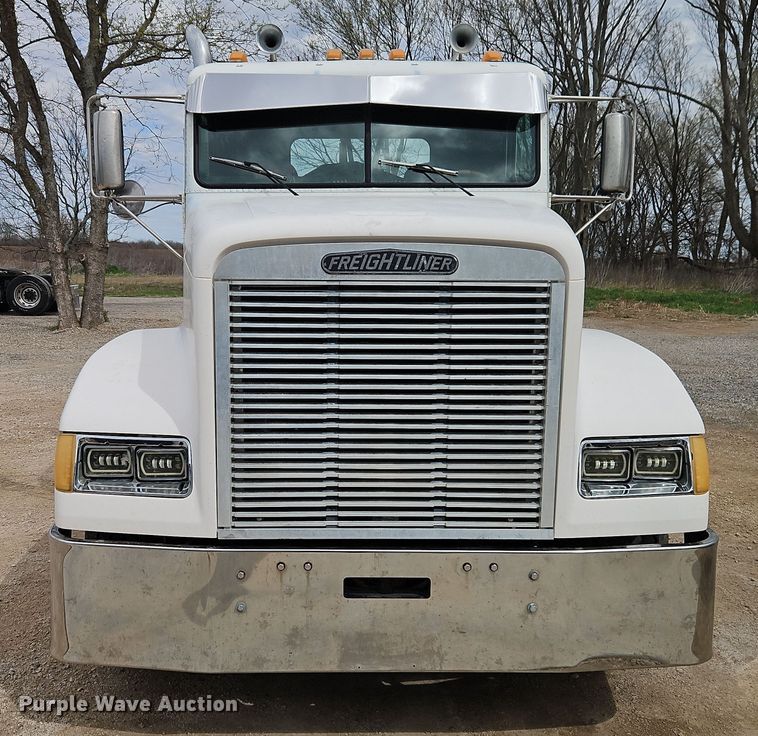 image for item EI8904 2000 Freightliner FLD semi truck