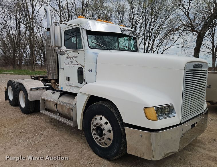 image for item EI8904 2000 Freightliner FLD semi truck