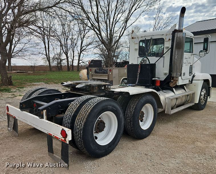 image for item EI8904 2000 Freightliner FLD semi truck