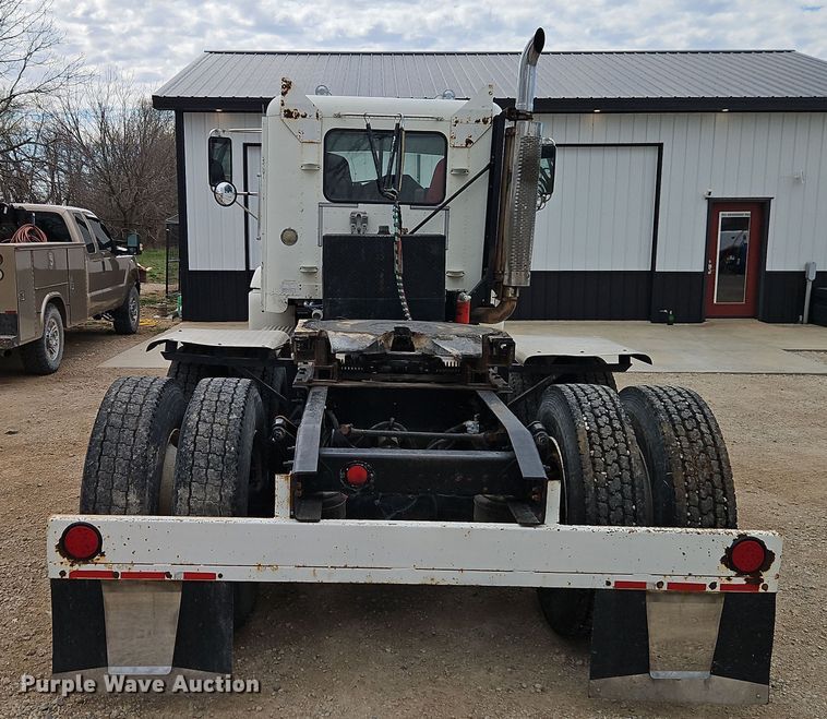 image for item EI8904 2000 Freightliner FLD semi truck