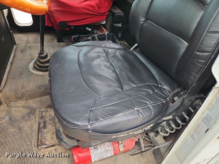 image for item EI8904 2000 Freightliner FLD semi truck