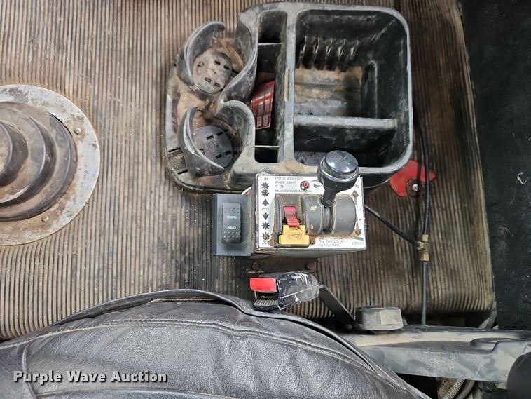 image for item EI8904 2000 Freightliner FLD semi truck