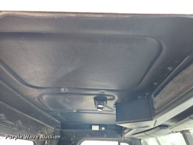 image for item EI8904 2000 Freightliner FLD semi truck