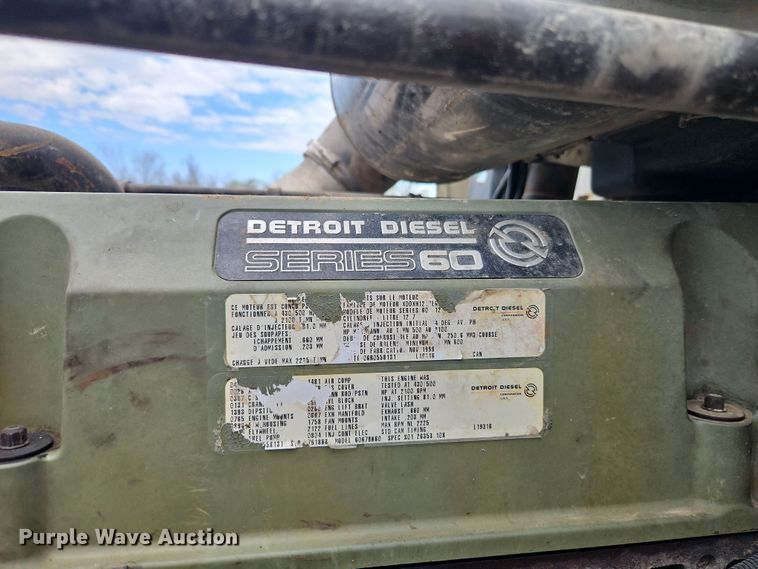 image for item EI8904 2000 Freightliner FLD semi truck