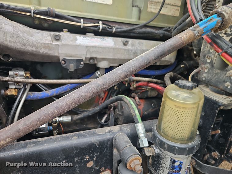 image for item EI8904 2000 Freightliner FLD semi truck