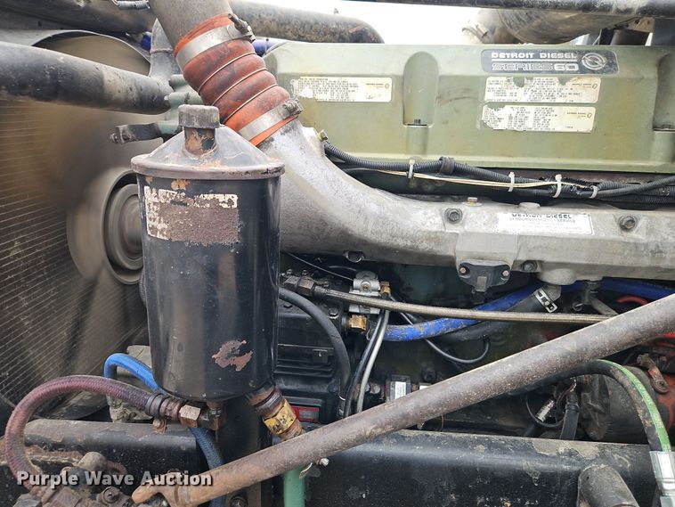 image for item EI8904 2000 Freightliner FLD semi truck