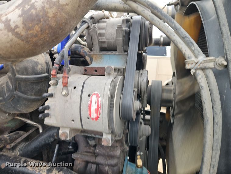 image for item EI8904 2000 Freightliner FLD semi truck