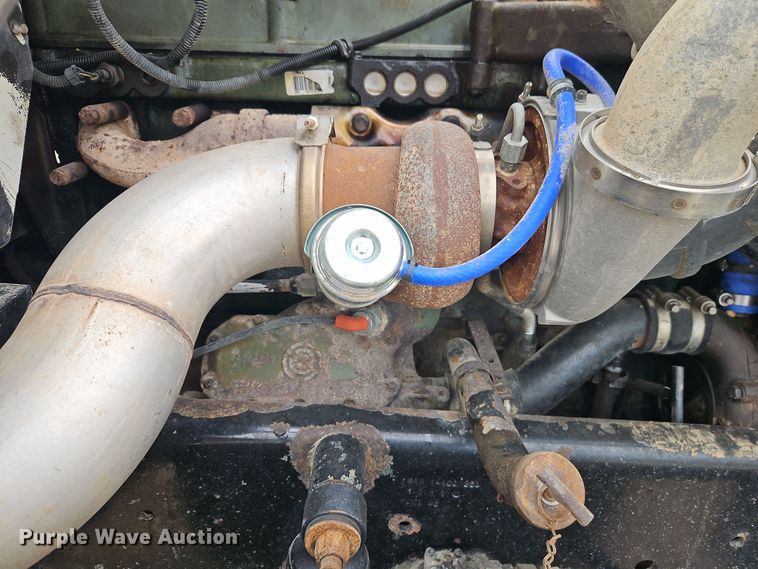 image for item EI8904 2000 Freightliner FLD semi truck