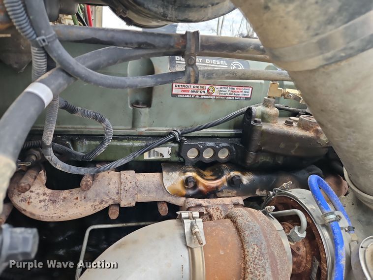 image for item EI8904 2000 Freightliner FLD semi truck