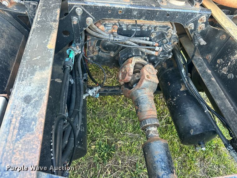 image for item EJ8392 1994 International 8100 semi truck