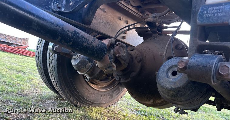 image for item EJ8392 1994 International 8100 semi truck