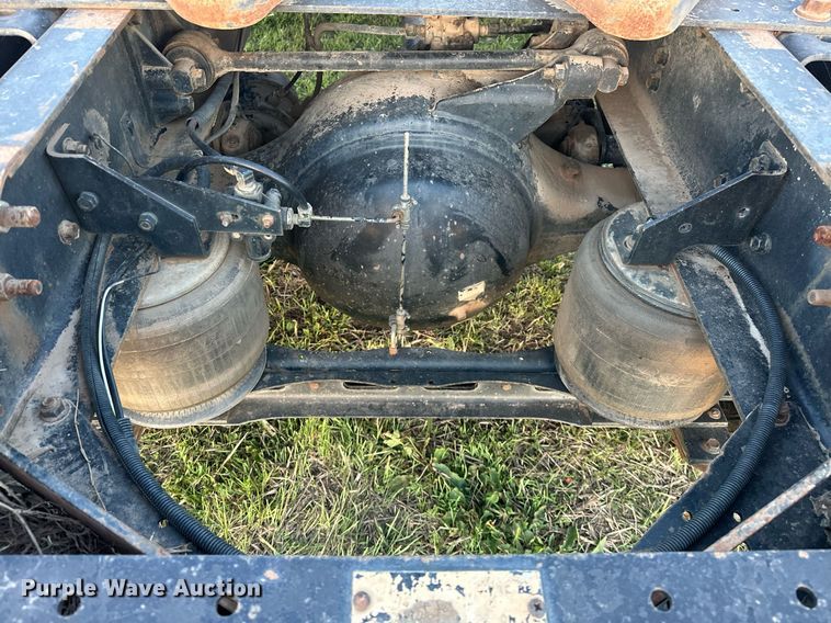 image for item EJ8392 1994 International 8100 semi truck