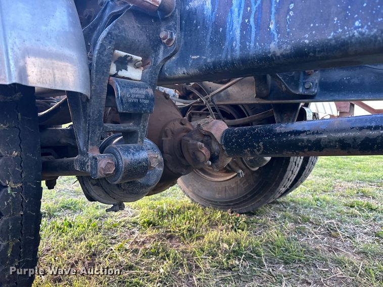 image for item EJ8392 1994 International 8100 semi truck