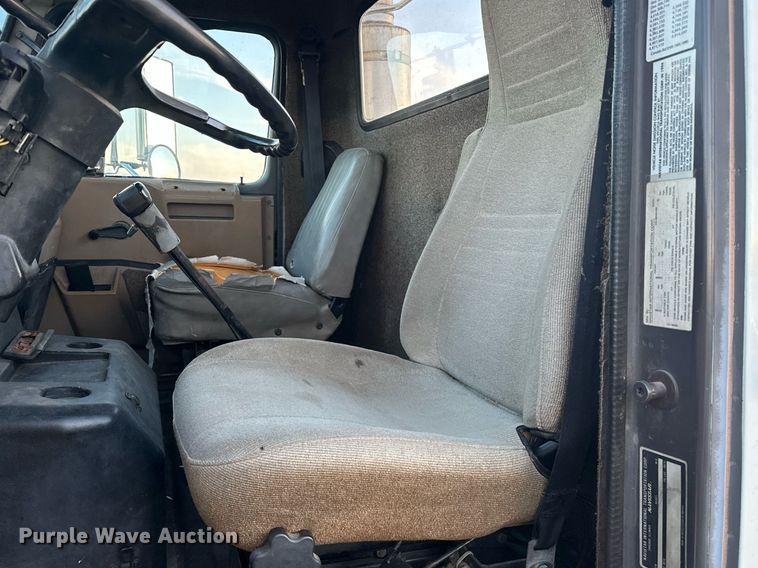 image for item EJ8392 1994 International 8100 semi truck