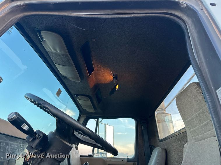 image for item EJ8392 1994 International 8100 semi truck